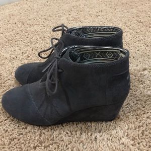 Like new Tom’s wedges
